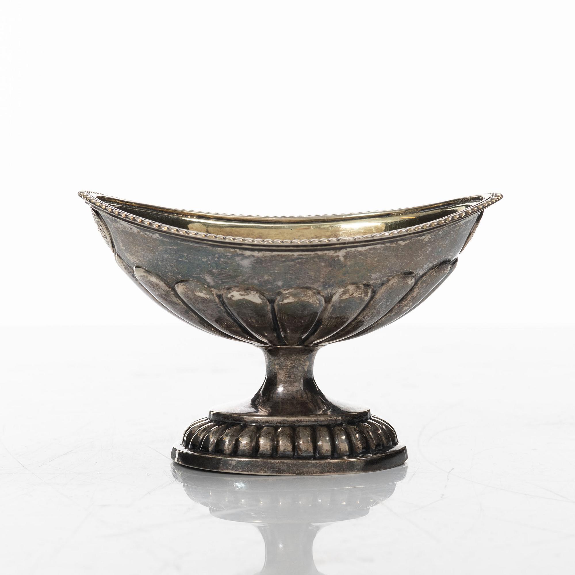 A parcel-gilt silver salt cellar, S:t Petersburg 1826.