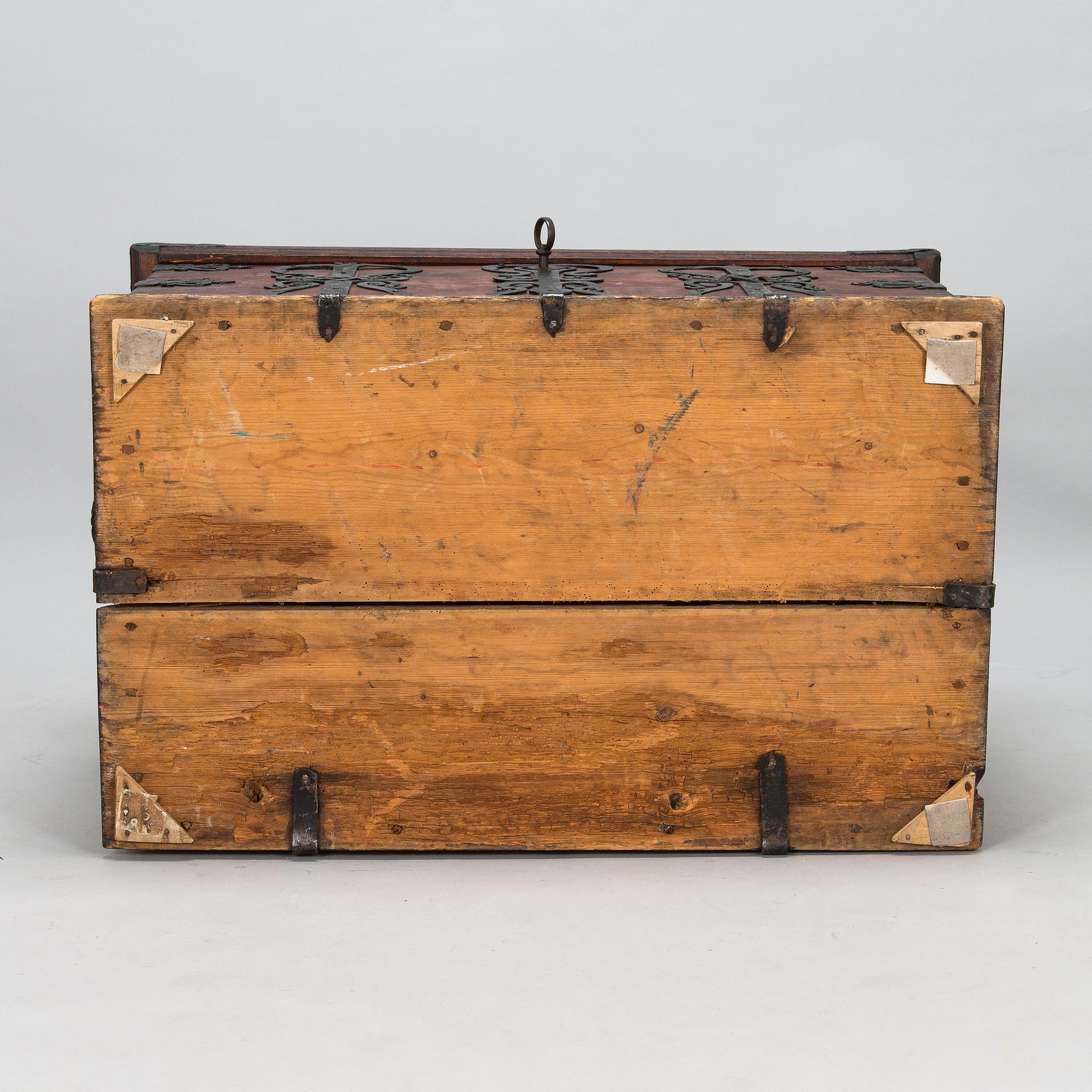 A Finnish folk art chest from Loimaa, 18th century.