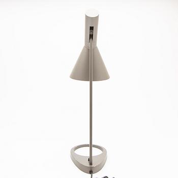 Arne Jacobsen, bordslampa, "AJ", Louis Poulsen, Danmark.