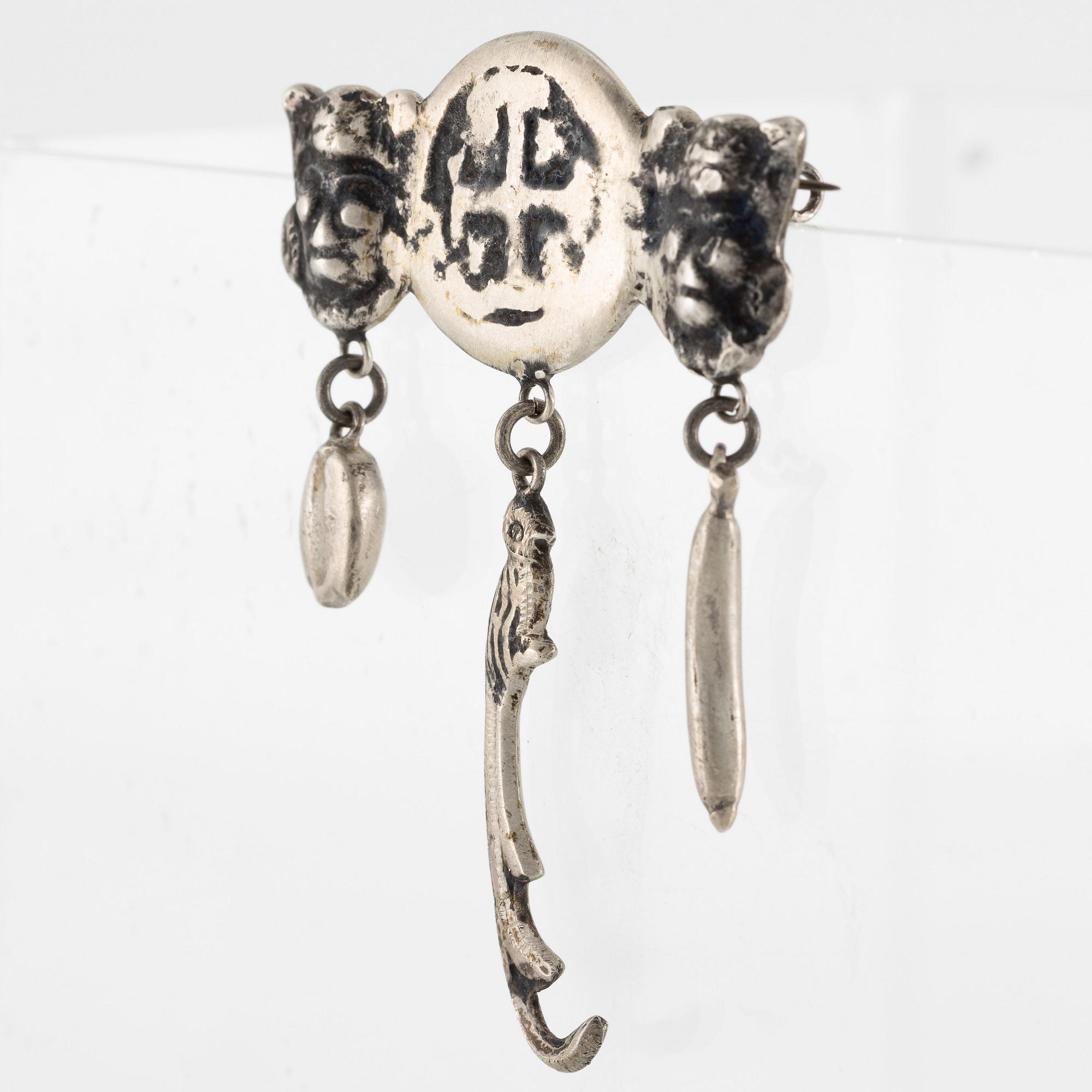 Brooch silver.