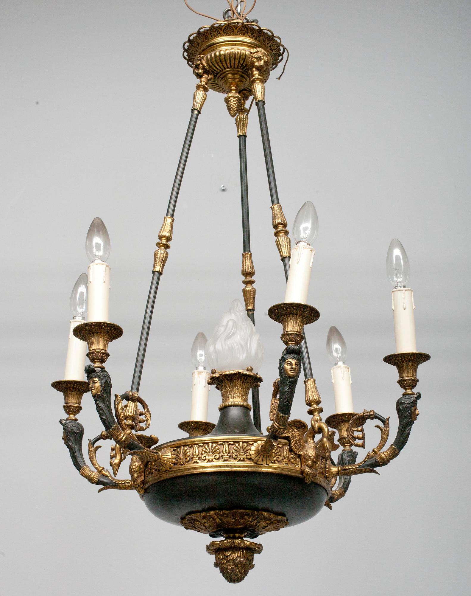TAKKRONA, empirestil, 1900-talets början. Höjd 87 cm.