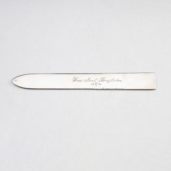 Atelier Borgila, a sterling silver writing box, Stockholm 1953 and a silver letter knife, CG Hallberg, Stockholm 1926.