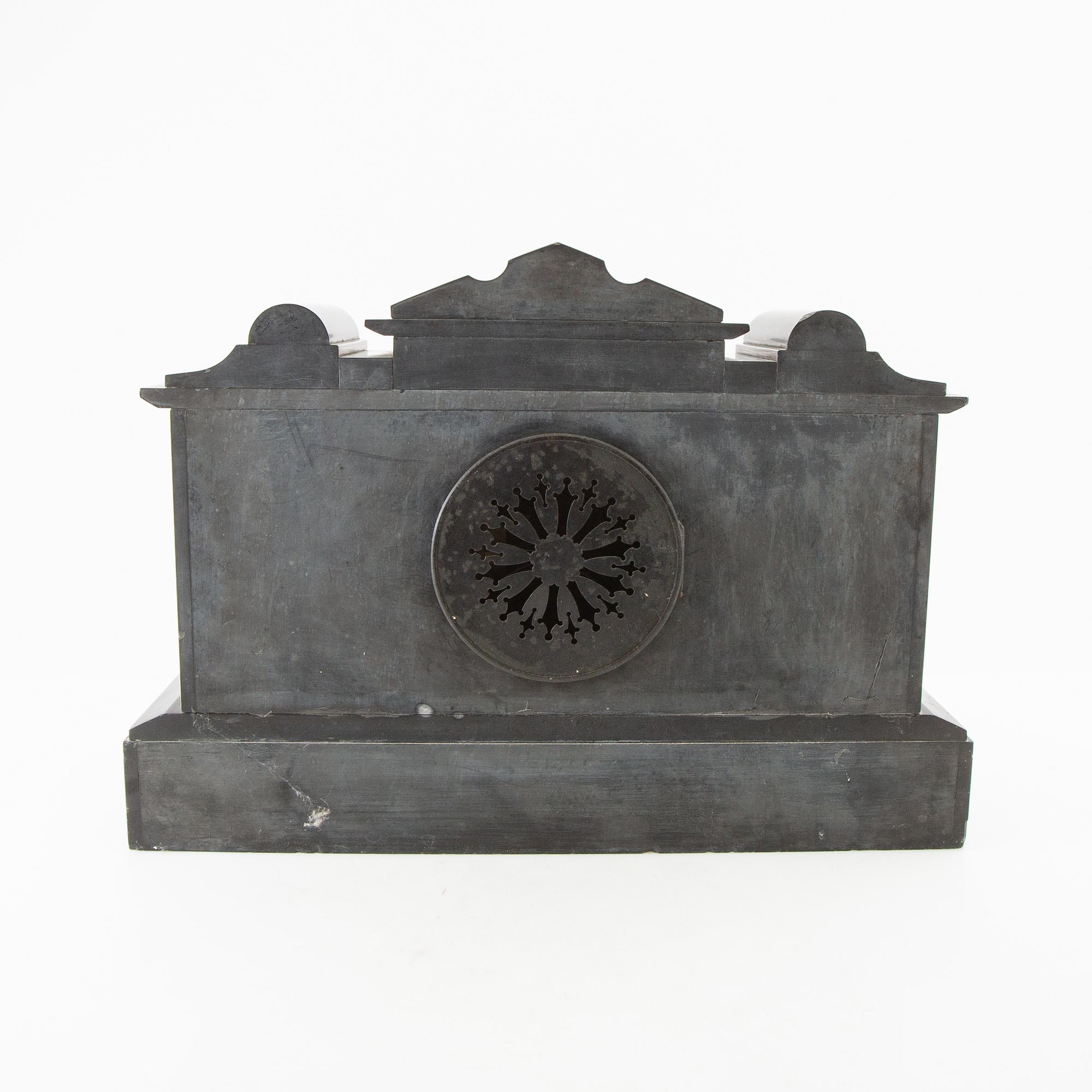 Table garniture 3 dlr early 20th century.