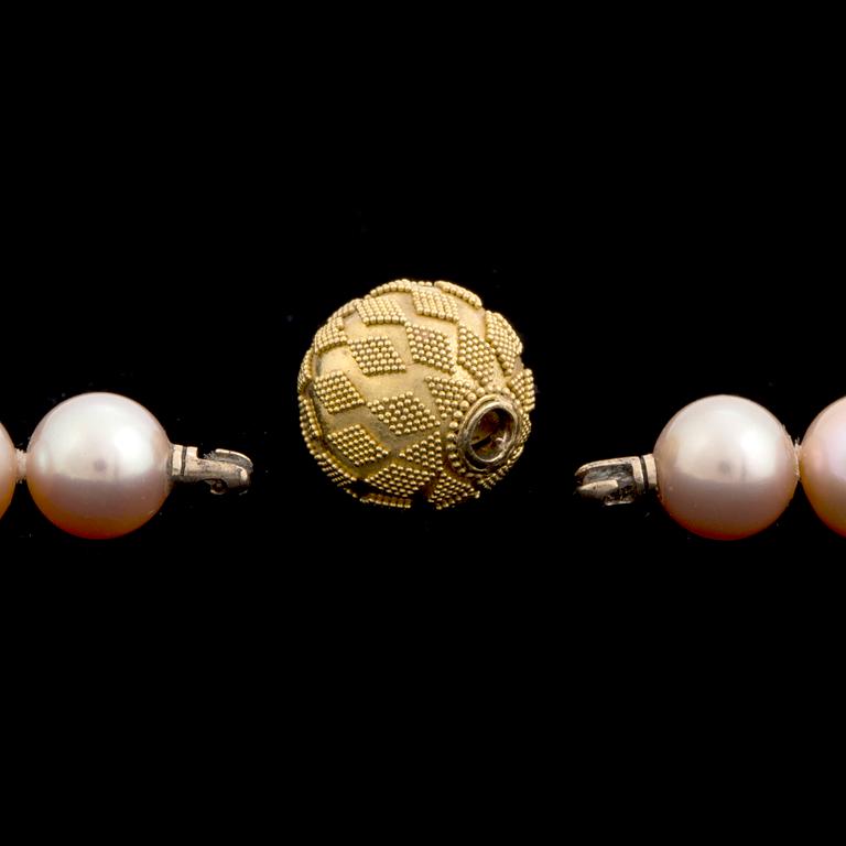 A pearl necklace with an 18K gold clasp by Gaudy according to information given.