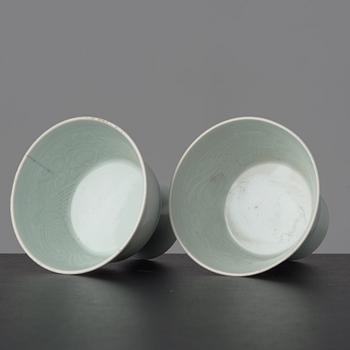 STEMCUPS ett par, porslin. Kina, 1900-tal med Yongzhengs märke.