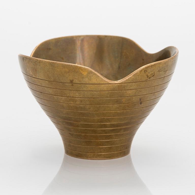 Paavo Tynell, a bronze bowl for Taito.