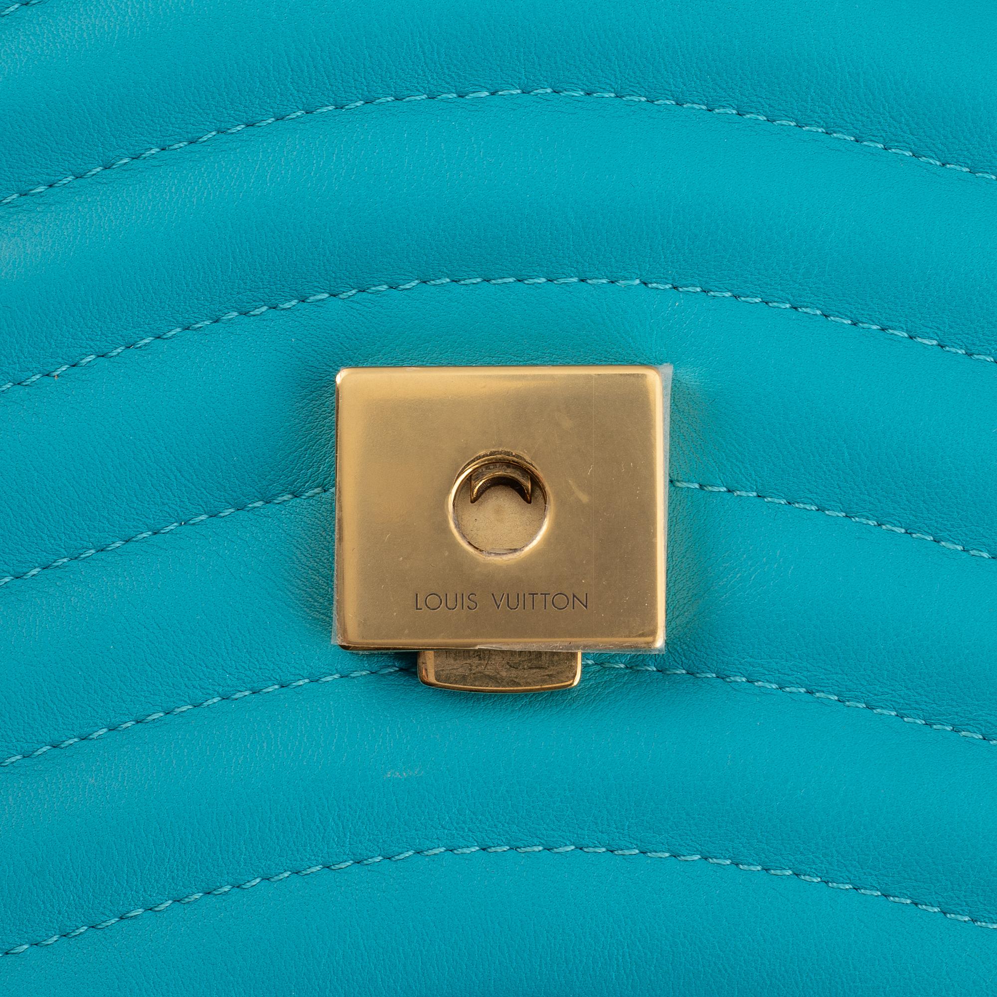 LOUIS VUITTON, "crossbody Wave chain bag".