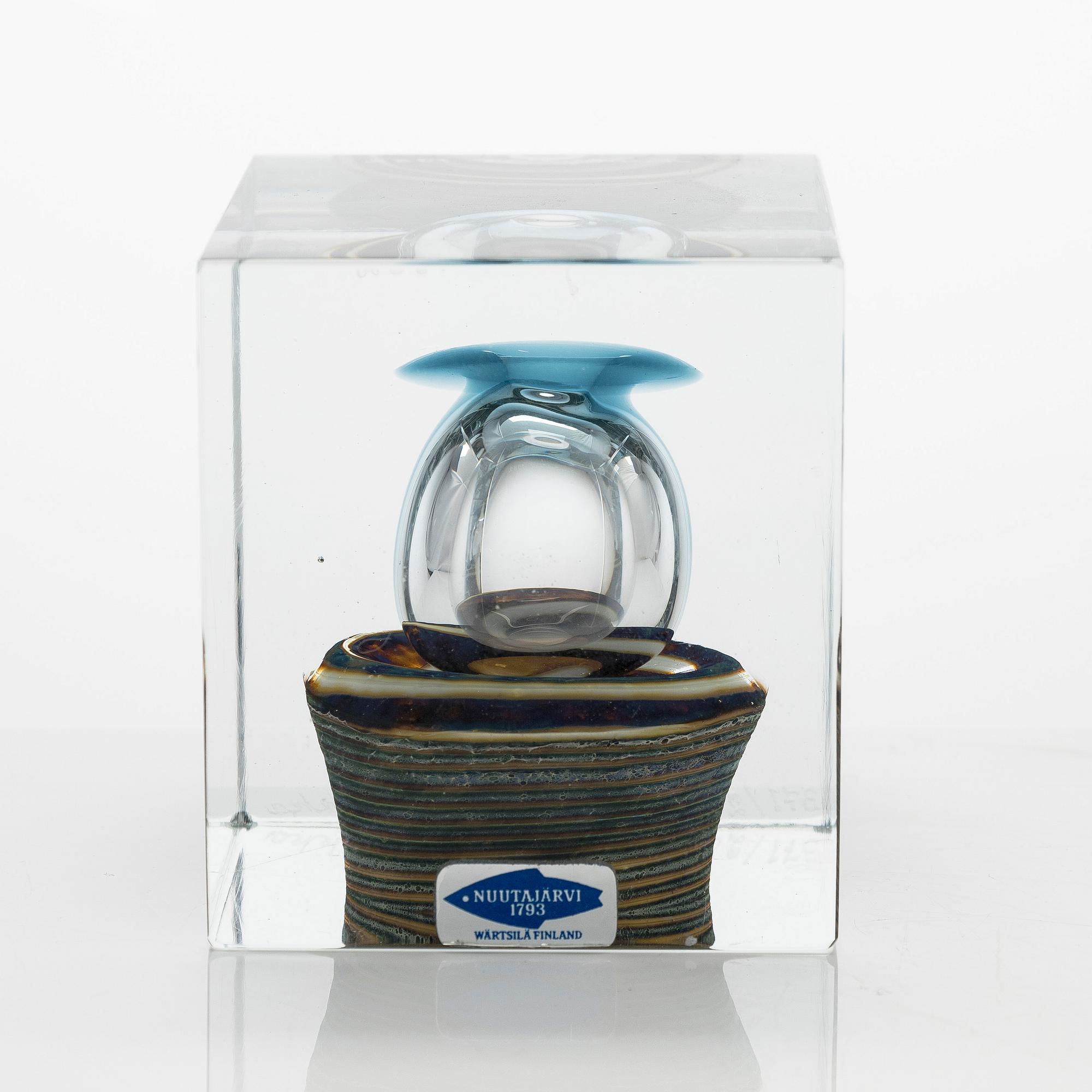 Oiva Toikka, årskub, signerad Oiva Toikka, Nuutajärvi 1982, numrerad 371/2000.