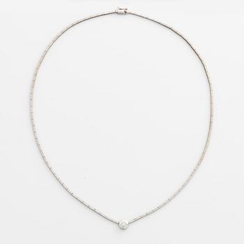 White gold necklace with brilliant-cut diamond.