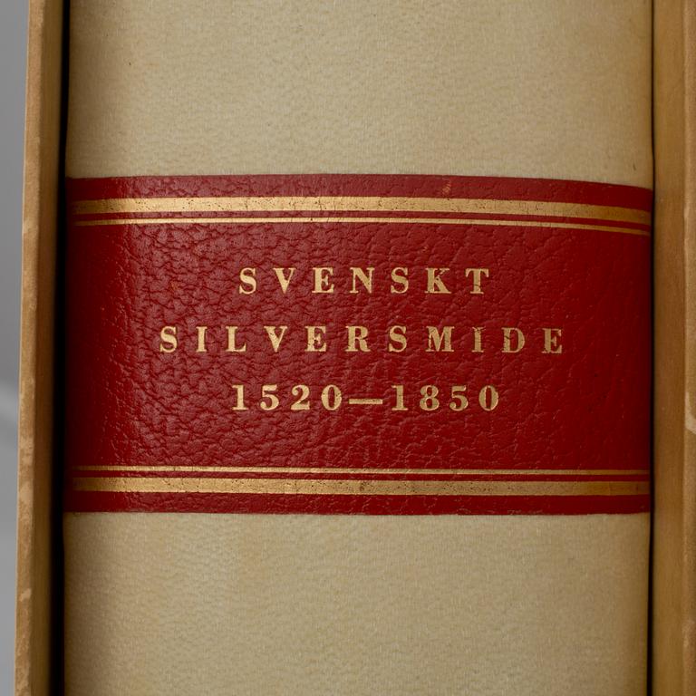 SVENSKT SILVERSMIDE I-III, 3 vol, av Carl Hernmarck mfl, Stockholm 1941-45.