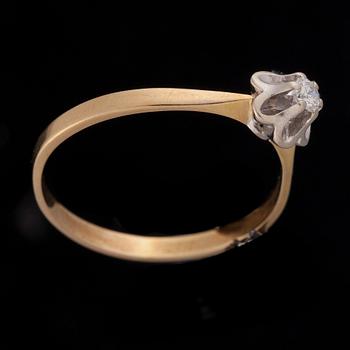 RING, 18K guld, briljantslipad diamant 0,11 ct. Malmin Korupaja, Helsingfors 1985. Vikt ca 3,0 g.