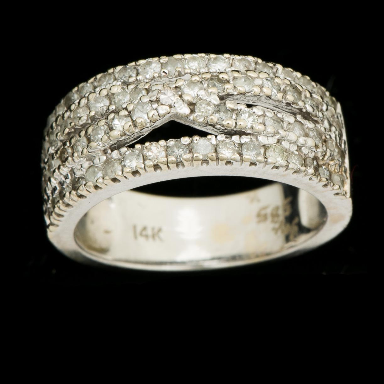 RING, 14 k vitguld med åttkantslipade diamanter ca 1,15 ct. Vikt ca 6,5 g.