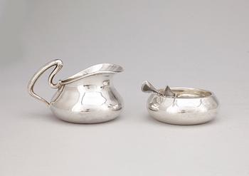 GRÄDDKANNA SAMT SOCKERSKÅL, sterlingsilver, Mexico, 1900-talets slut. Vikt ca 365 g.