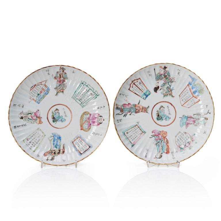 A pair of famille rose dishes, Qing dynasty, circa 1900.