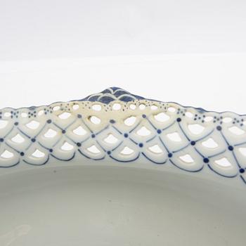 Jardinière "Musselmalet helblonde" Royal Copenhagen Denmark early 20th century porcelain.