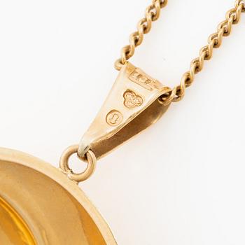 Pendant with chain, 18K gold.