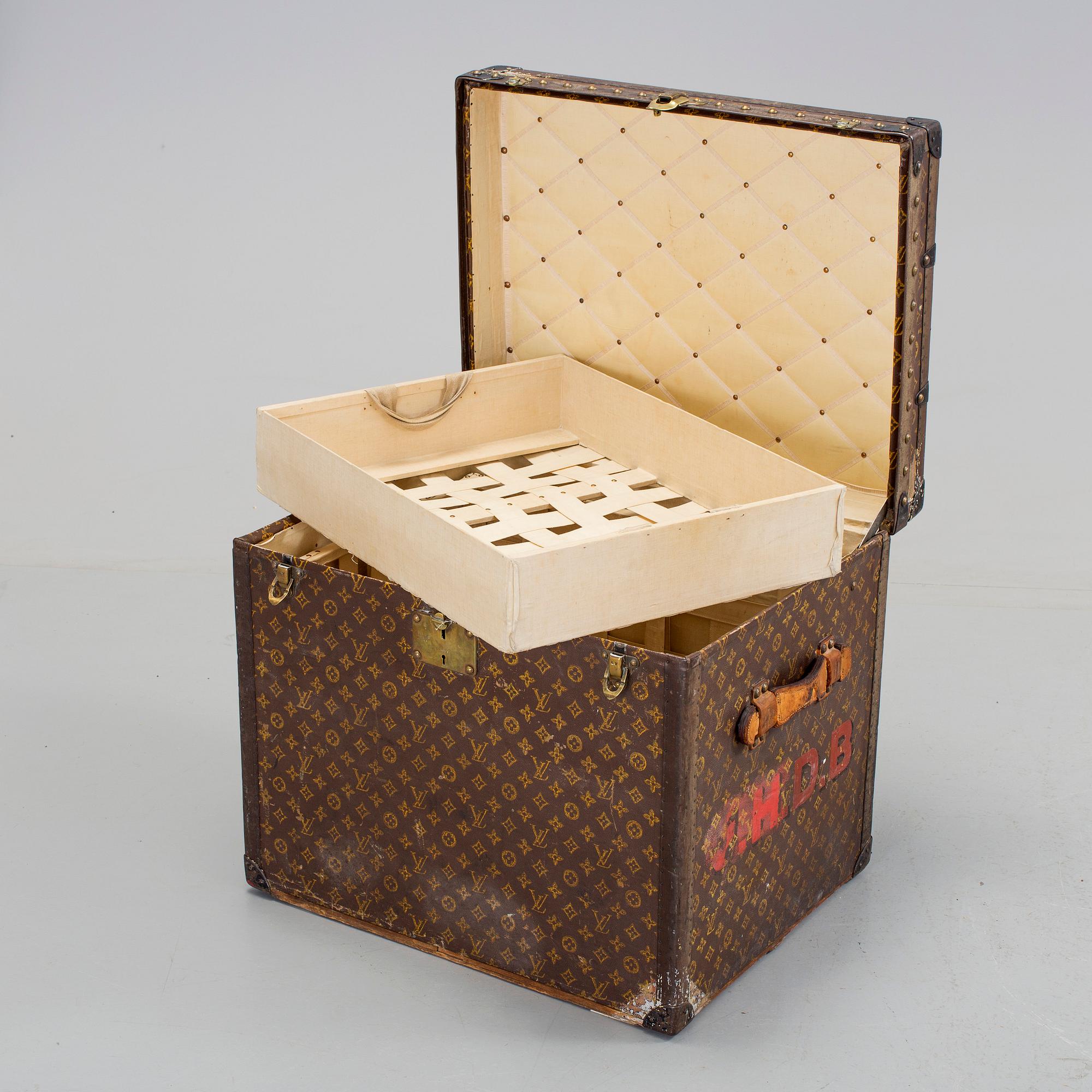 TRUNK Louis Vuitton.