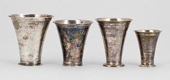 BÄGARE, 4 st, silver, bla Petus Helling, Skänninge. 1700/1800-tal. Tot vikt ca 230.