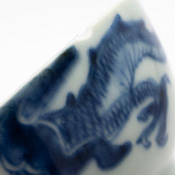 A pair of Chinese blue and white porcelain saucers with stands, Qing dynasty, 19th century.