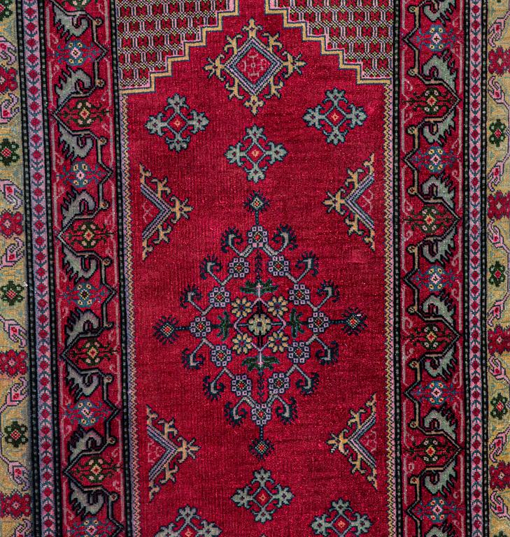 A rug, Oriental silk, ca 141 x 70 cm.