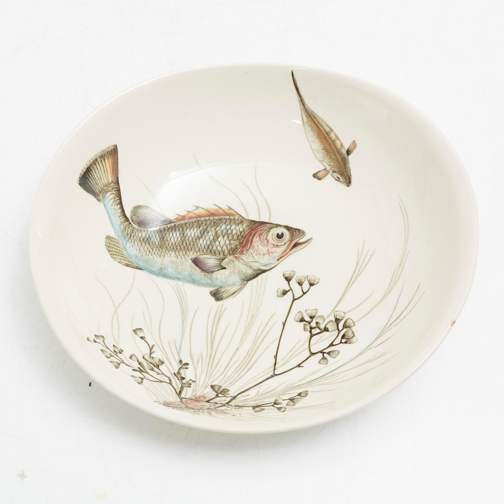 16 pieces of a Johnson Bros 'Fish' service, England.