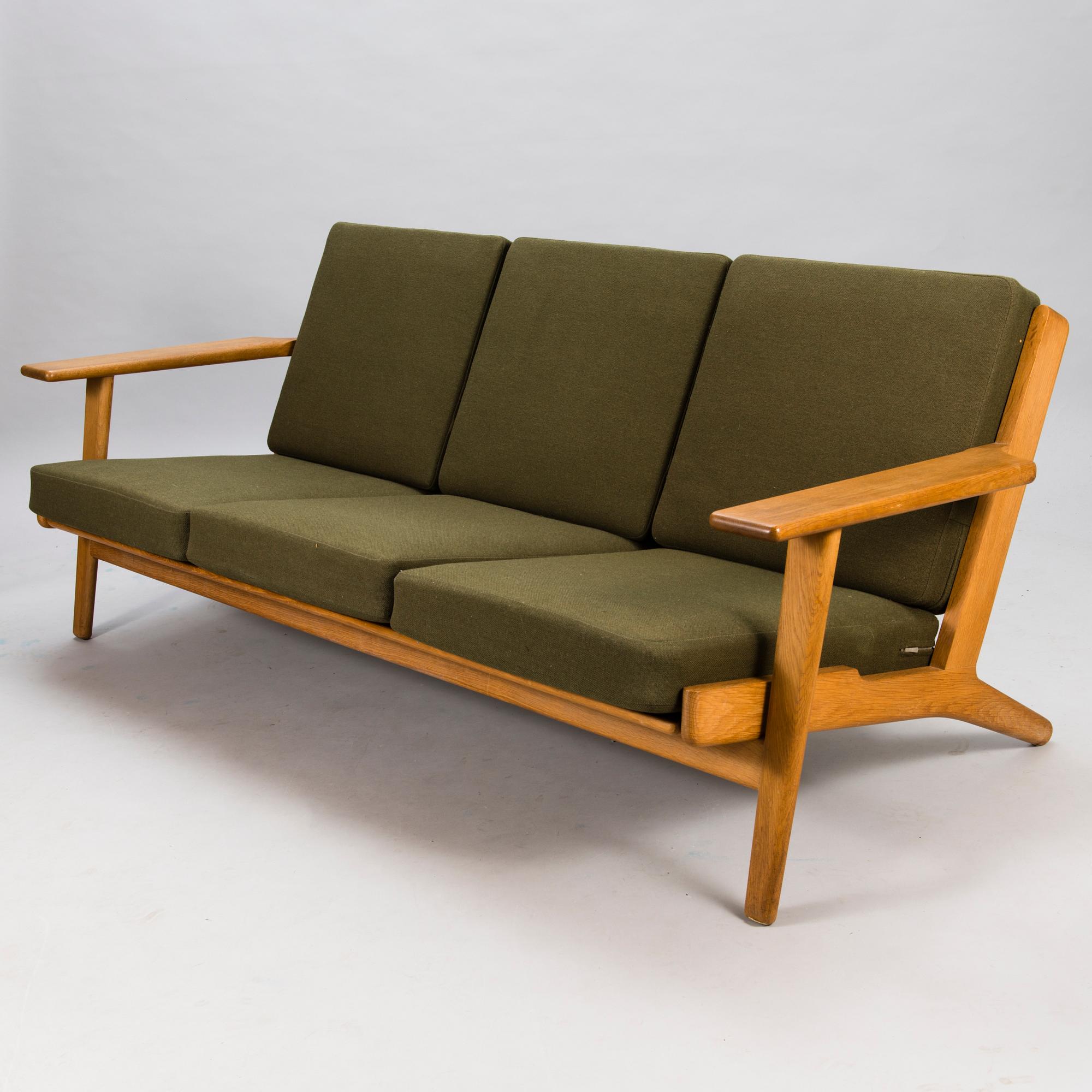 HANS J WEGNER Model GE-290 Sofa by Getama Gedsted, Denmark.