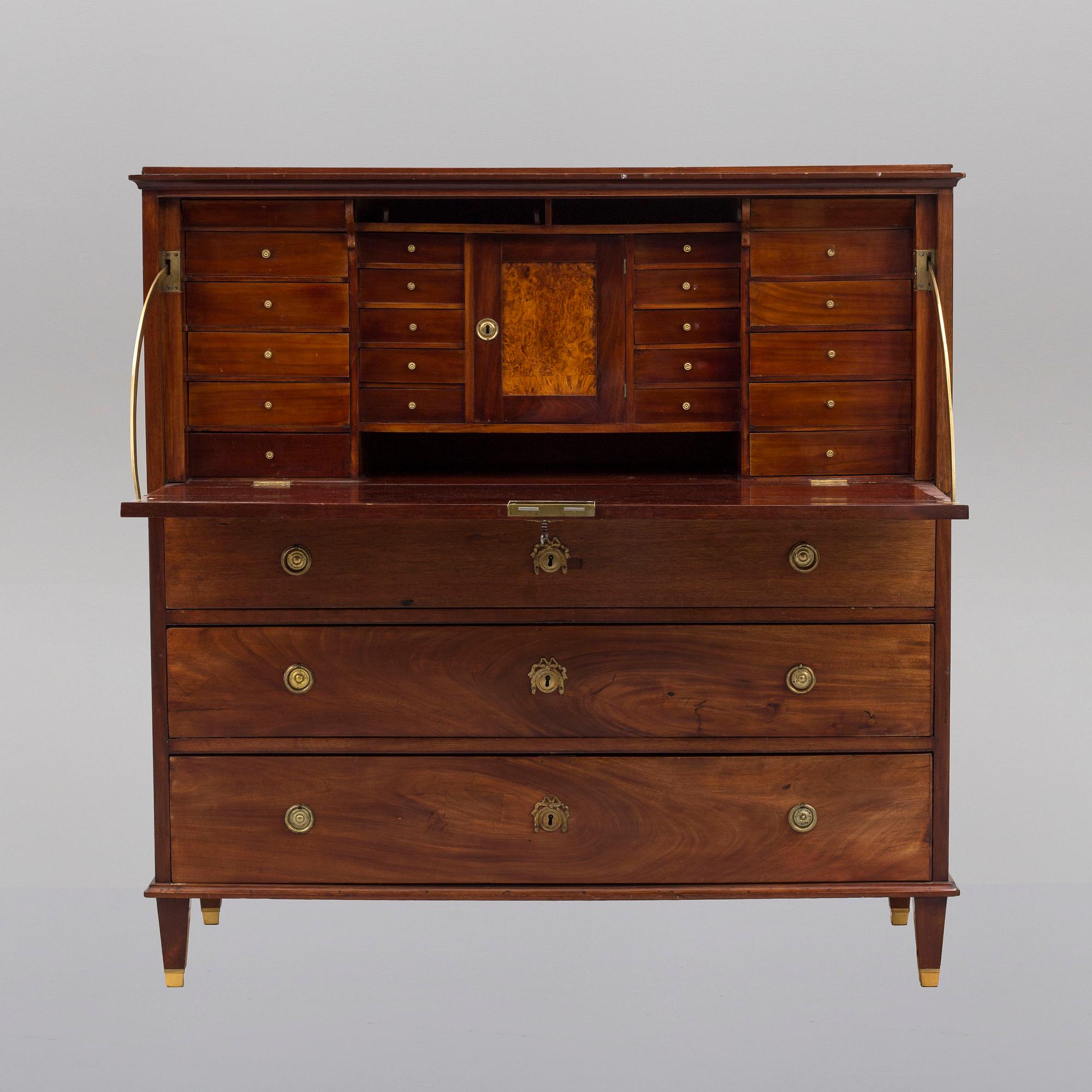 CHIFFONJÉ, 1800-talets första hälft.
