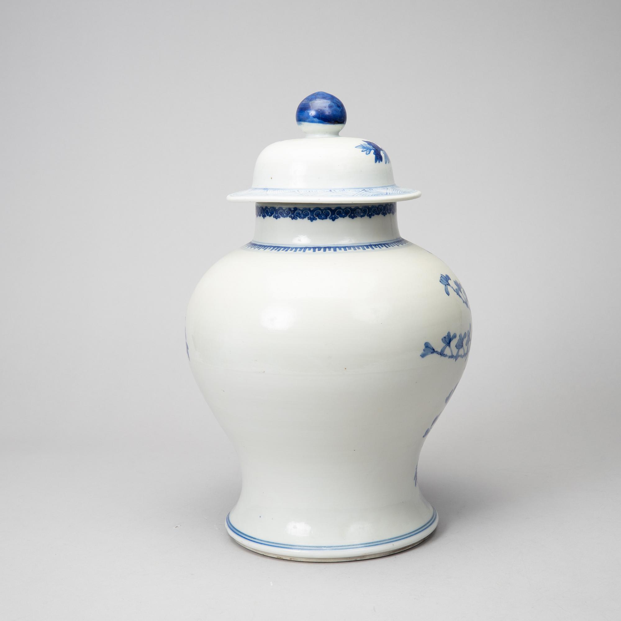 A Chinese blue and white Kangxi-style jar with lid, 20th century.