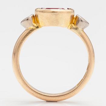 An 18K gold ring with a synthetic ruby and diamonds ca  0.22 ct in total. Lappi & K:ni, Lappeenranta 1925.