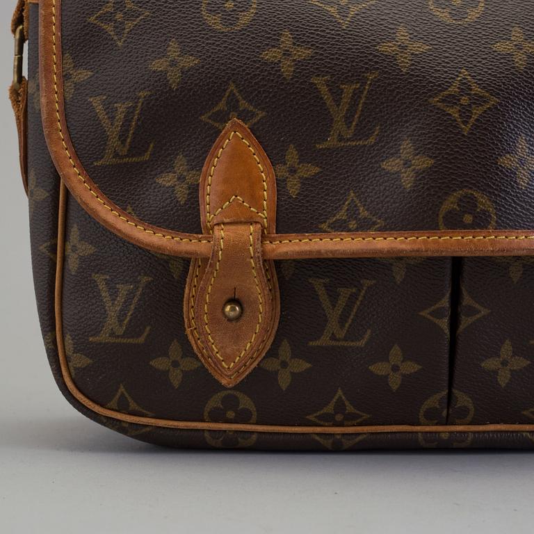 LOUIS VUITTON, shoulder bag.