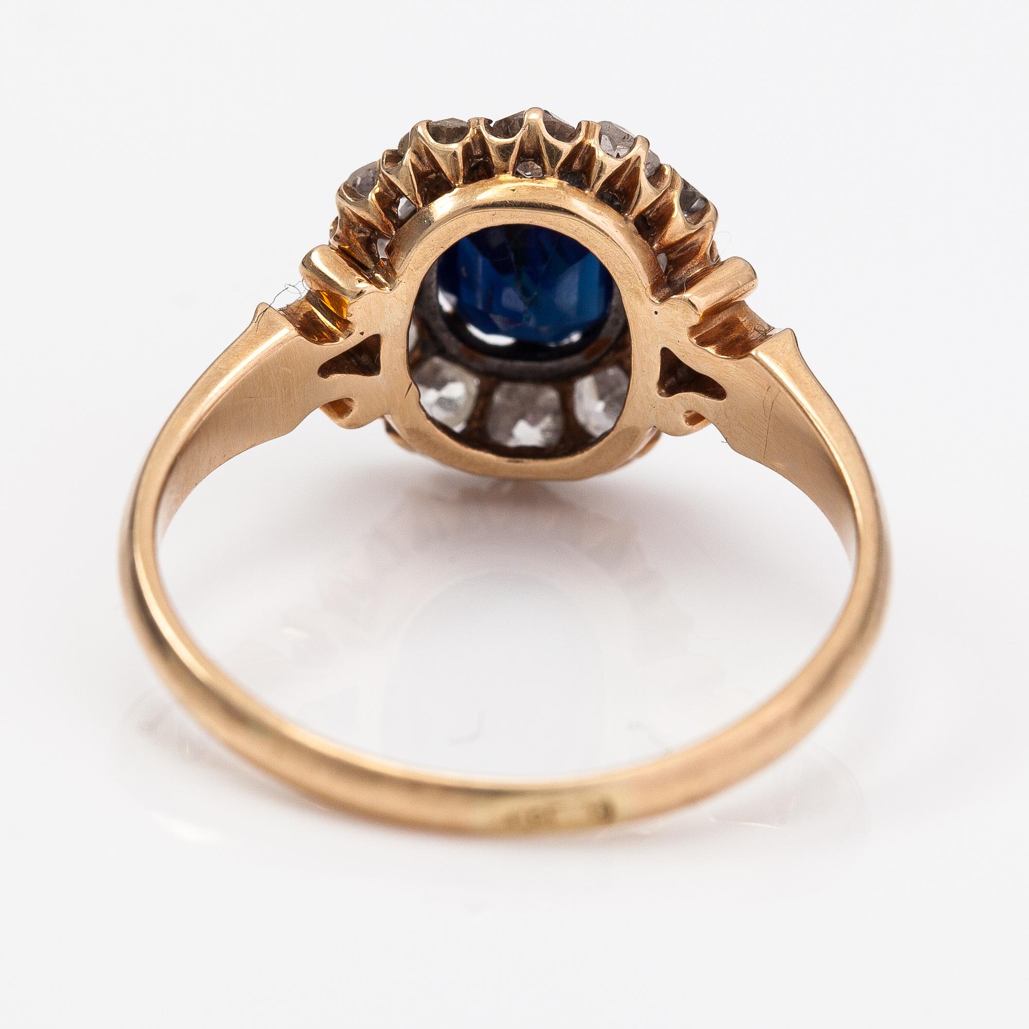 Ring, 14K guld, safir, gammalslipade diamanter ca 0.72 ct tot.