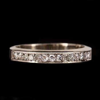 RING, 18k vitguld med enkelslipade diamanter ca 0,28ct. Vikt ca 2,5g.