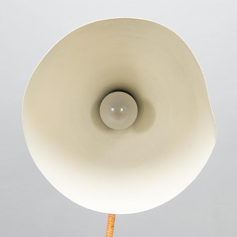 Paavo Tynell, golvlampa, Idman 1900-talets mitt.