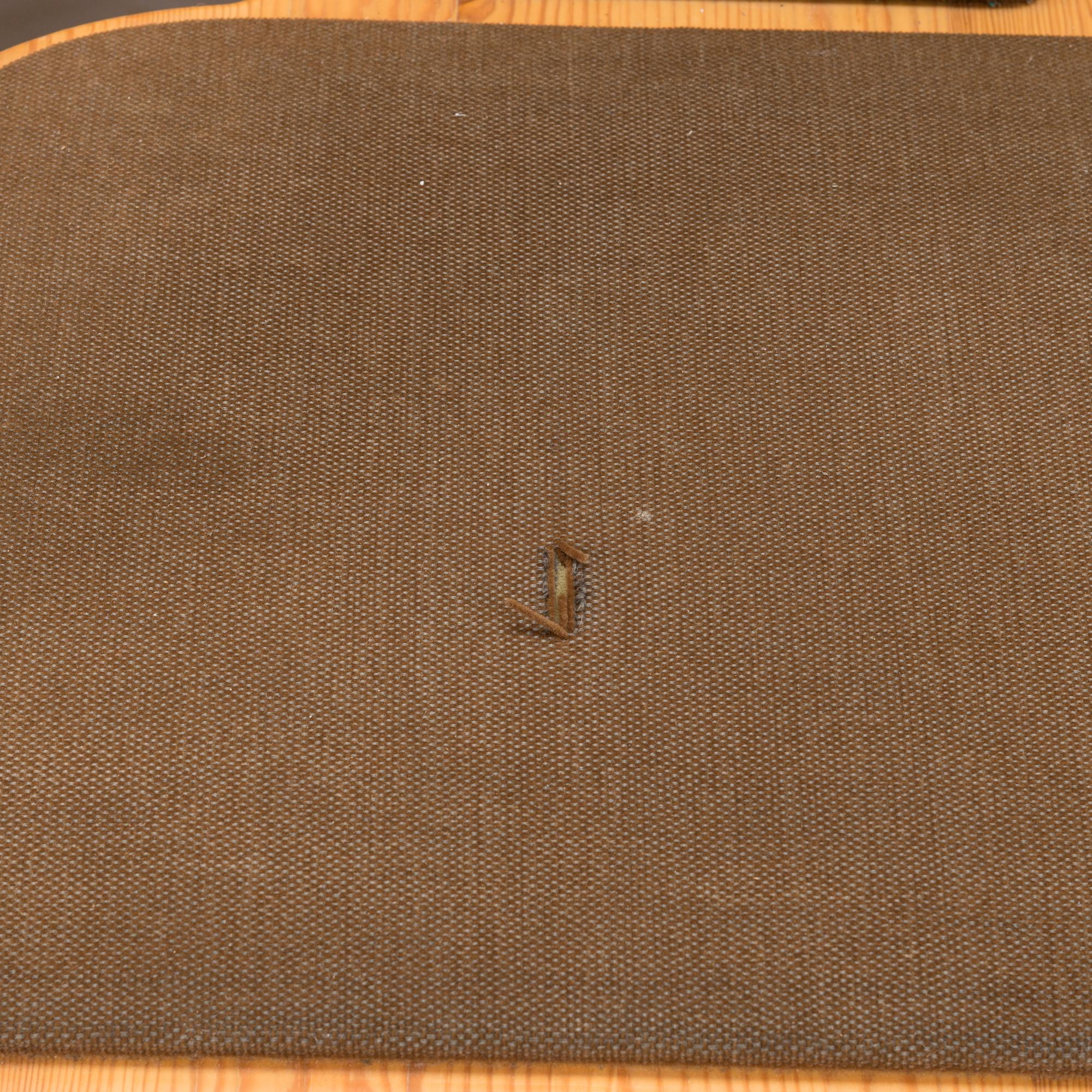 EERO AARNIO, PÖYTÄ JA TUOLEJA, 9 kpl, "Viking", Pan Puu, 1980-luvun alku.