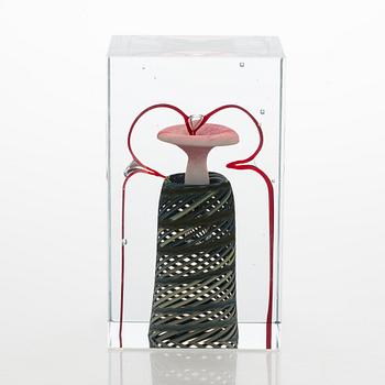 Oiva Toikka, A glass cube, signed Oiva Toikka Nuutajärvi, numrerad 44/50.