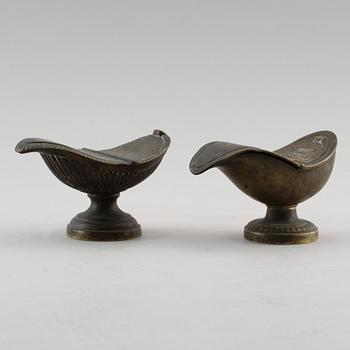 OBLATASKAR, 2 st, brons, 1700-tal.