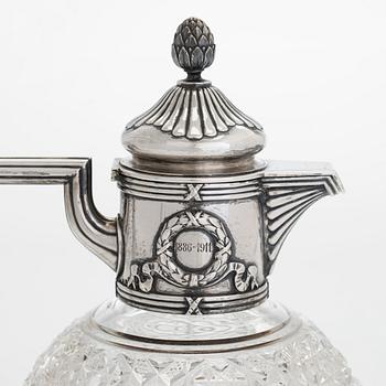 Fabergé, karaff, silver och slipat glas, Moskva 1908-1917. Kejserligt hovleverantörsmärke och inventarienummer.
