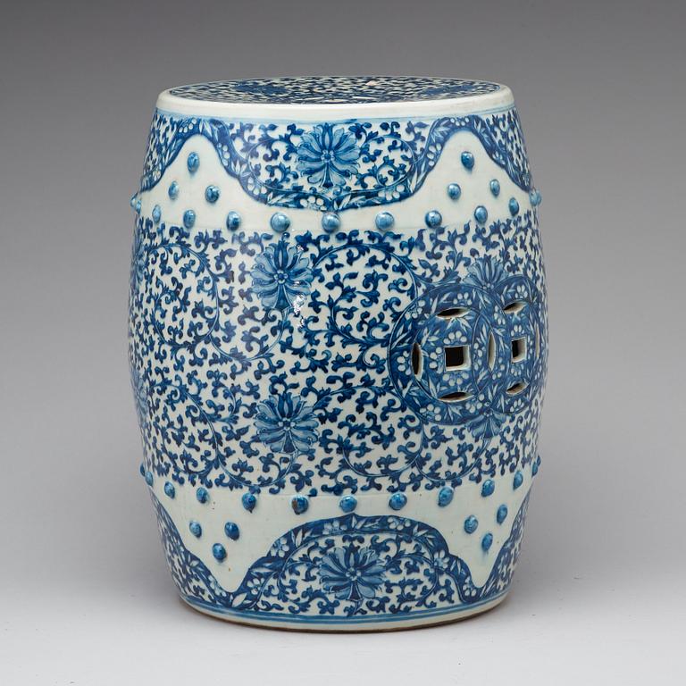 A blue and white garden seat, Qing dynasty, 19th Century.