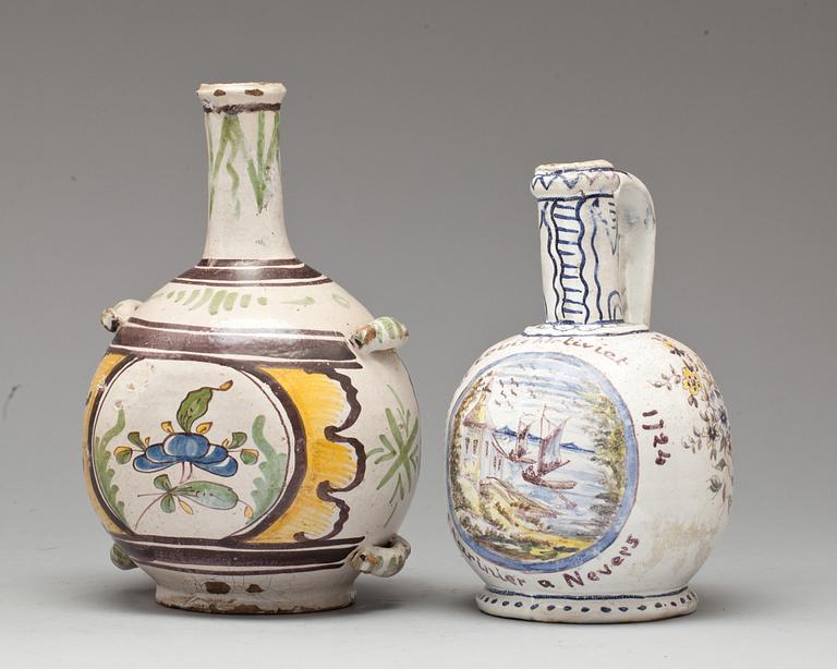 KRUS, 2 st, stengods. Frankrike. Bland annat troligen 1700/1800-tal.