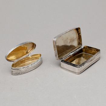 DOSOR, 2 st, silver, bland annat Petter Eneroth, Stockholm, 1801. Vikt ca 138g.