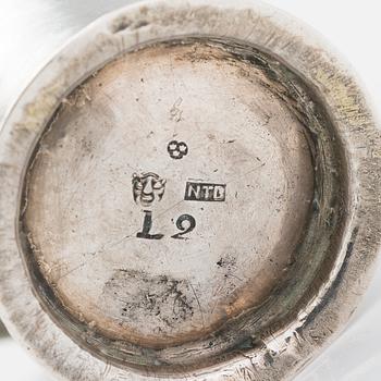 Bägare, 2 st, silver, Nils Tornberg, Linköping 1793 och LLG, Sverige, utan års- och stadsstämplar.