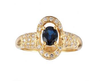 560. RING, set with blue sapphire and diamonds.