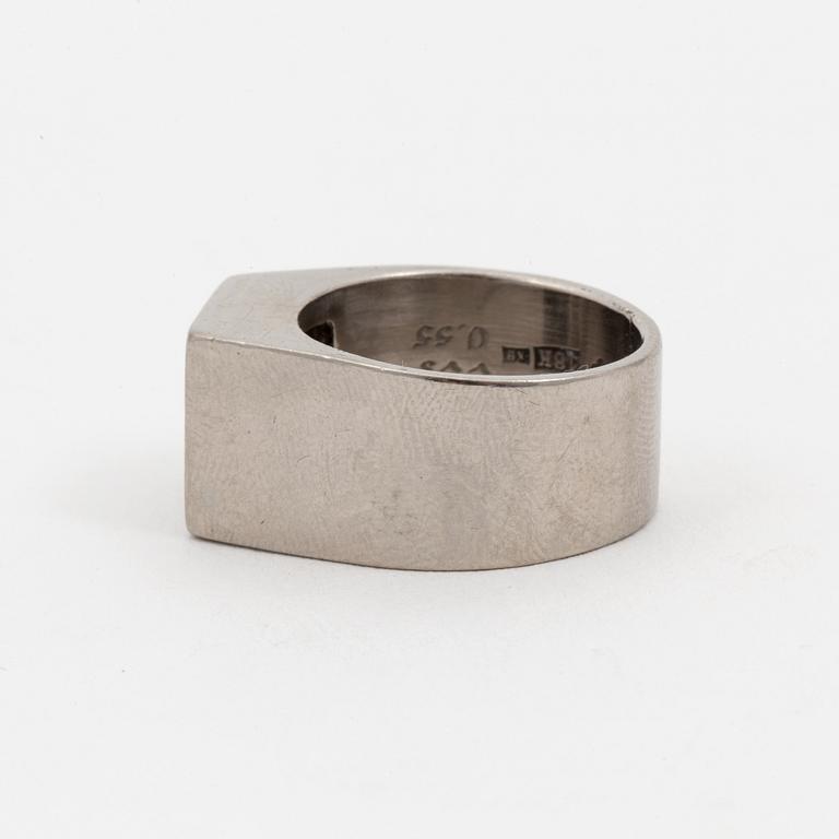 RING med briljantslipade diamanter.