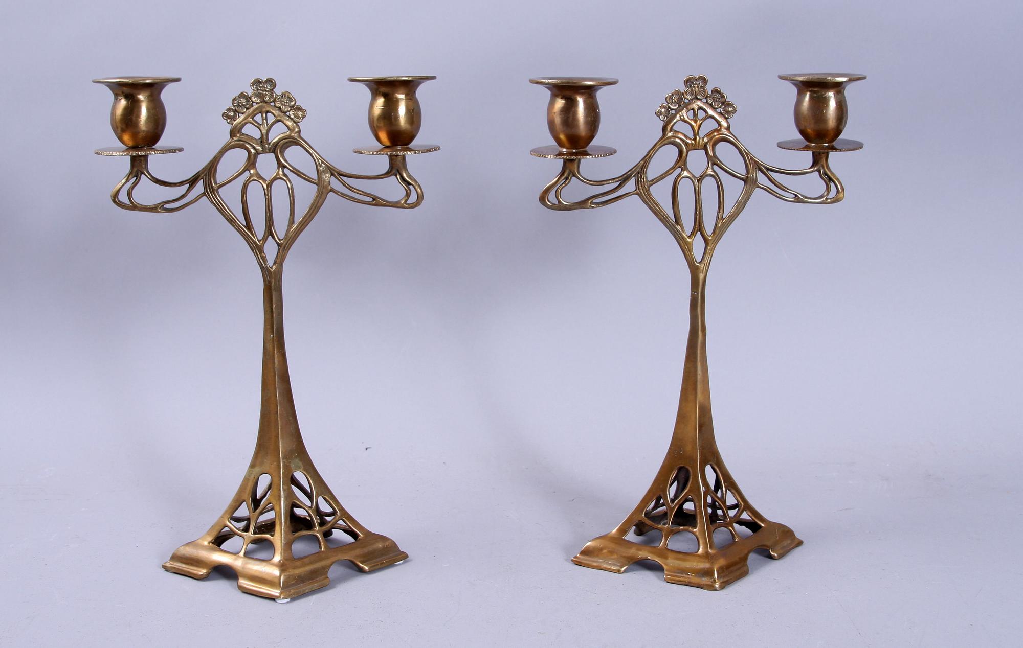 LJUSSTAKAR, ett par, gulmetall, jugendstil, 1900/2000-tal.