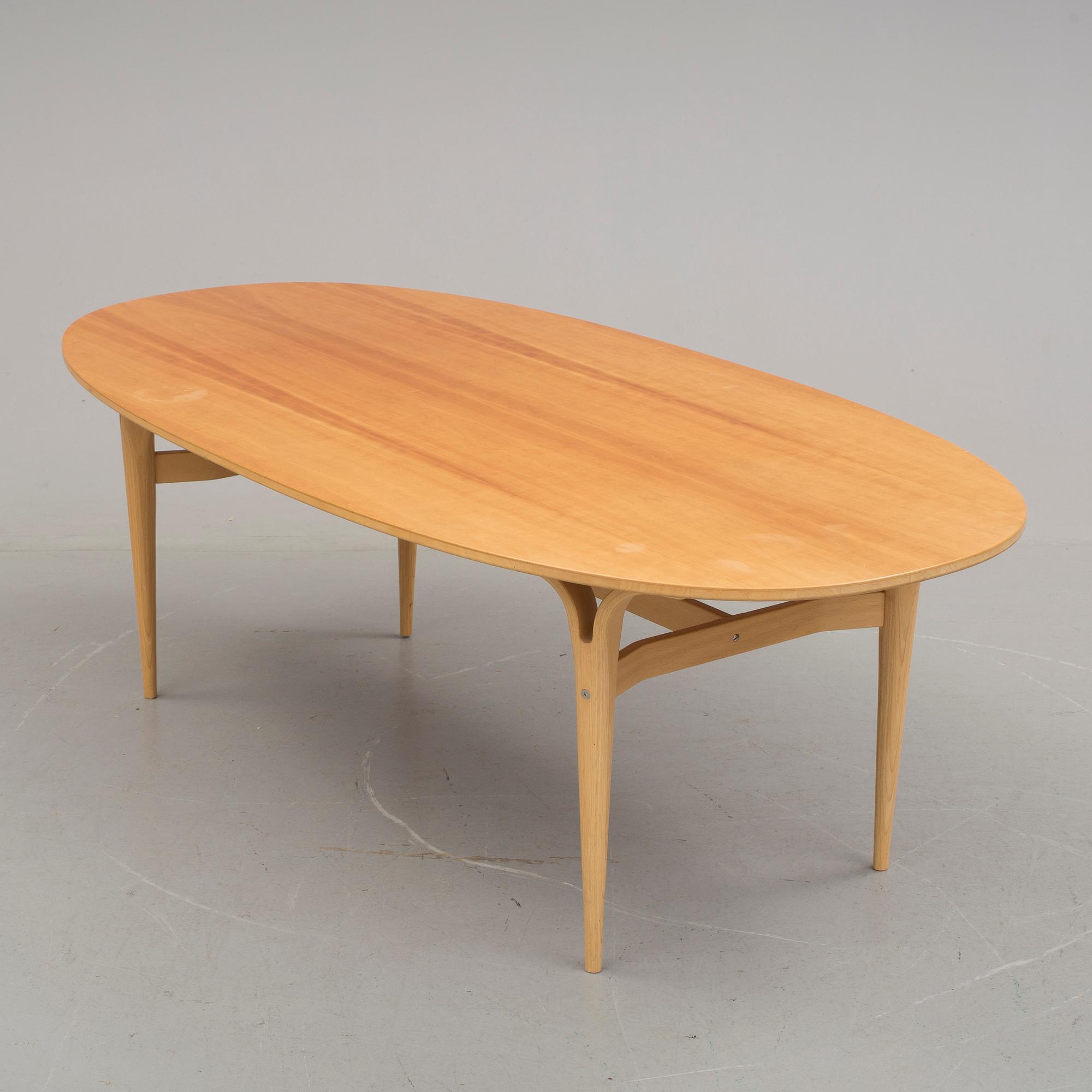 BORD, "Superellips", Bruno Mathsson och Piet Hein, Firma Karl Mathsson, Värnamo, 2002.