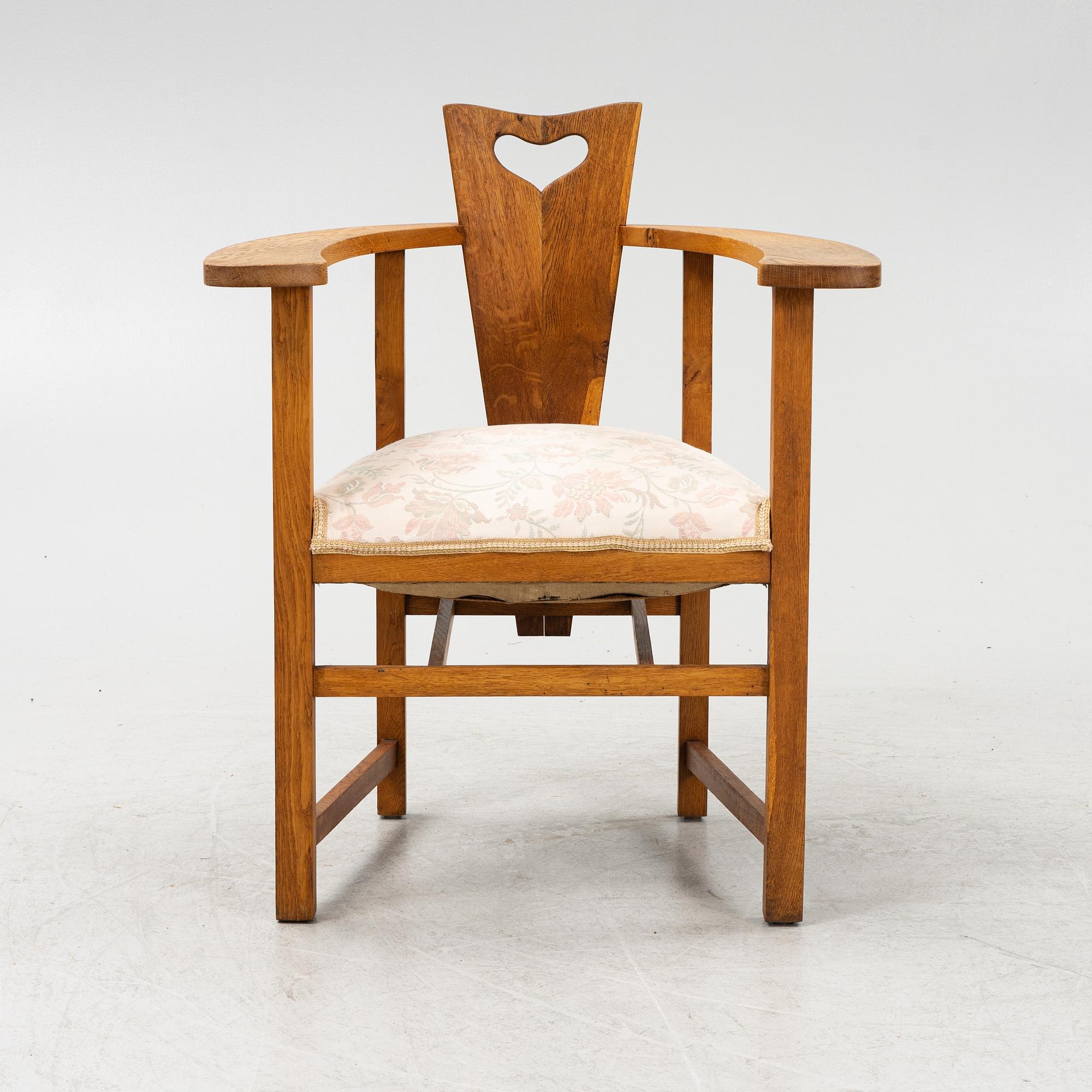 An oak Arts and Crafts armchair, early 20th century.