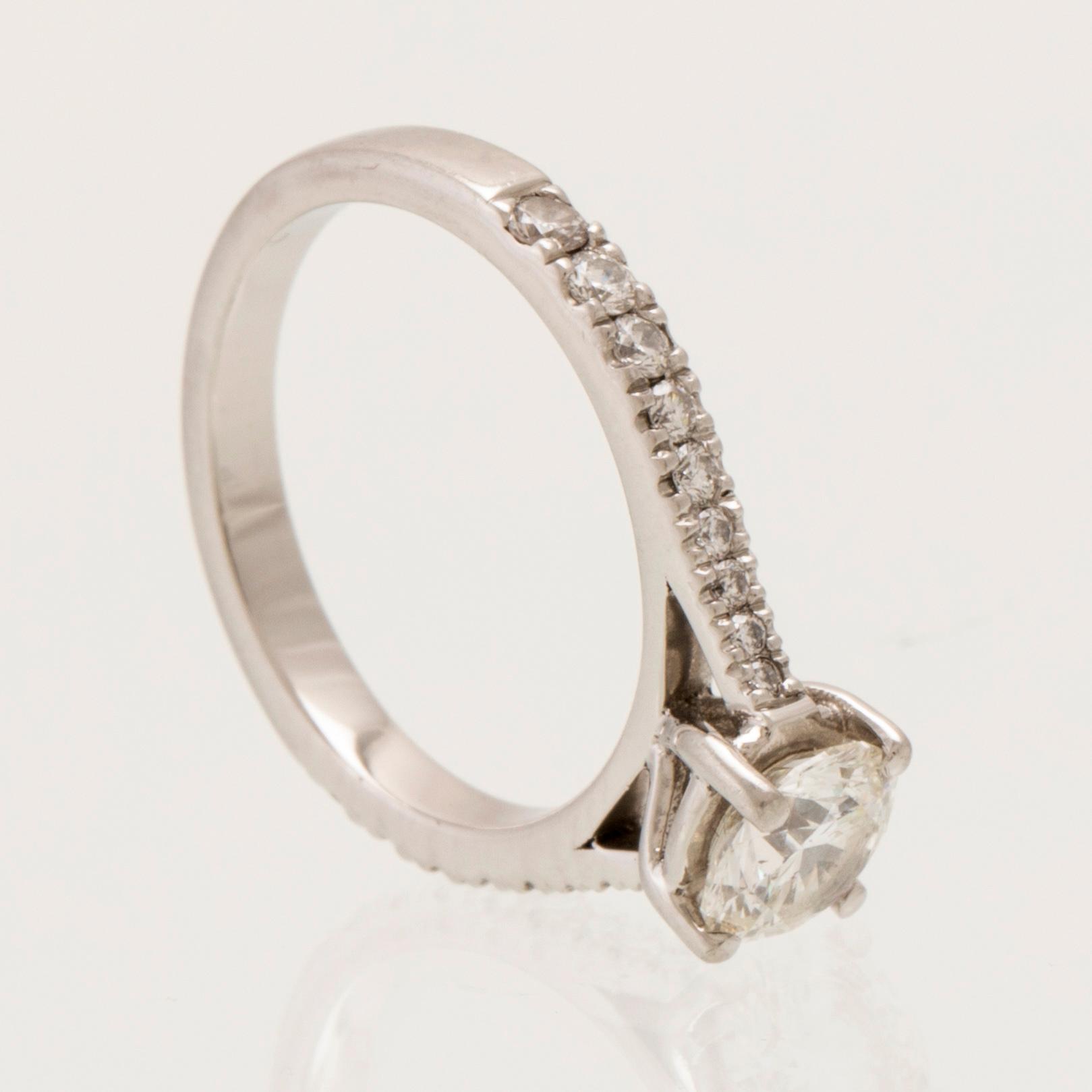 Ring platina med runda briljantslipade diamanter GIA cert, Van Bruun.