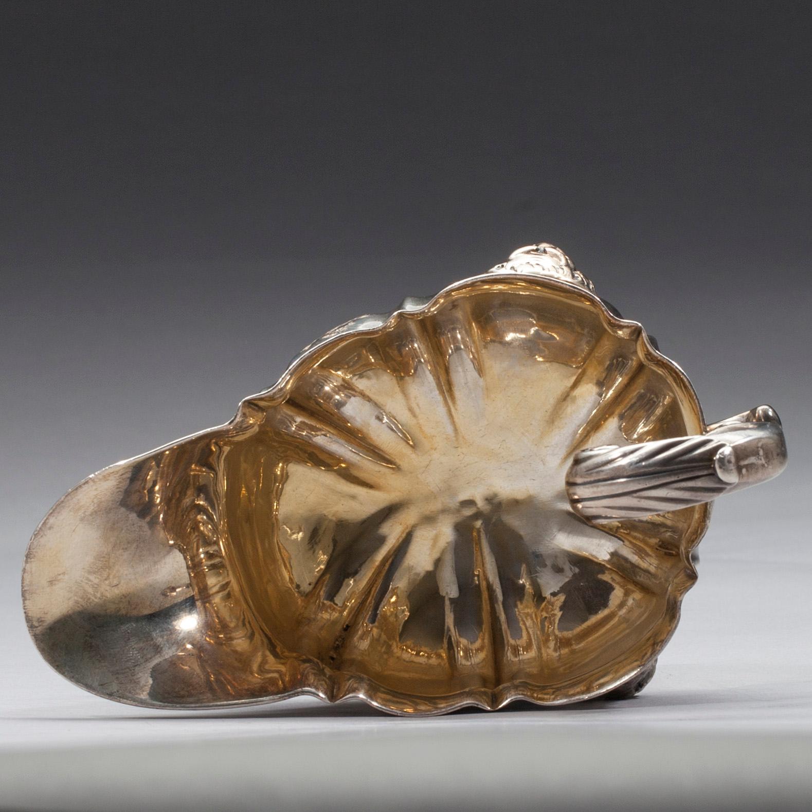 MJÖLKKANNA, silver, England, London 1740. Vikt 346 g.