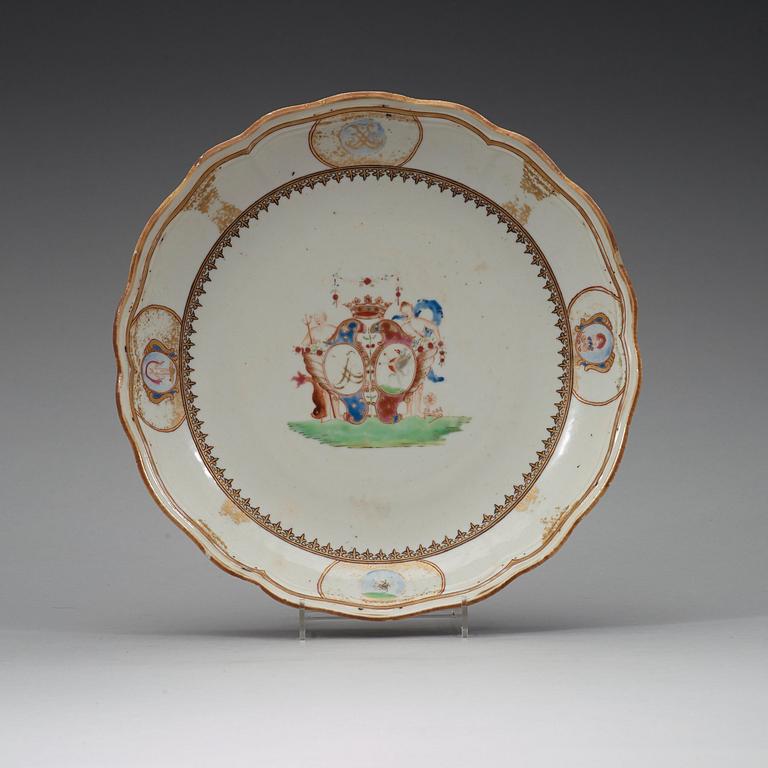 A five piece set of Swedish armorial porcelain, Qing dynasty, Qianlong (1736-95).