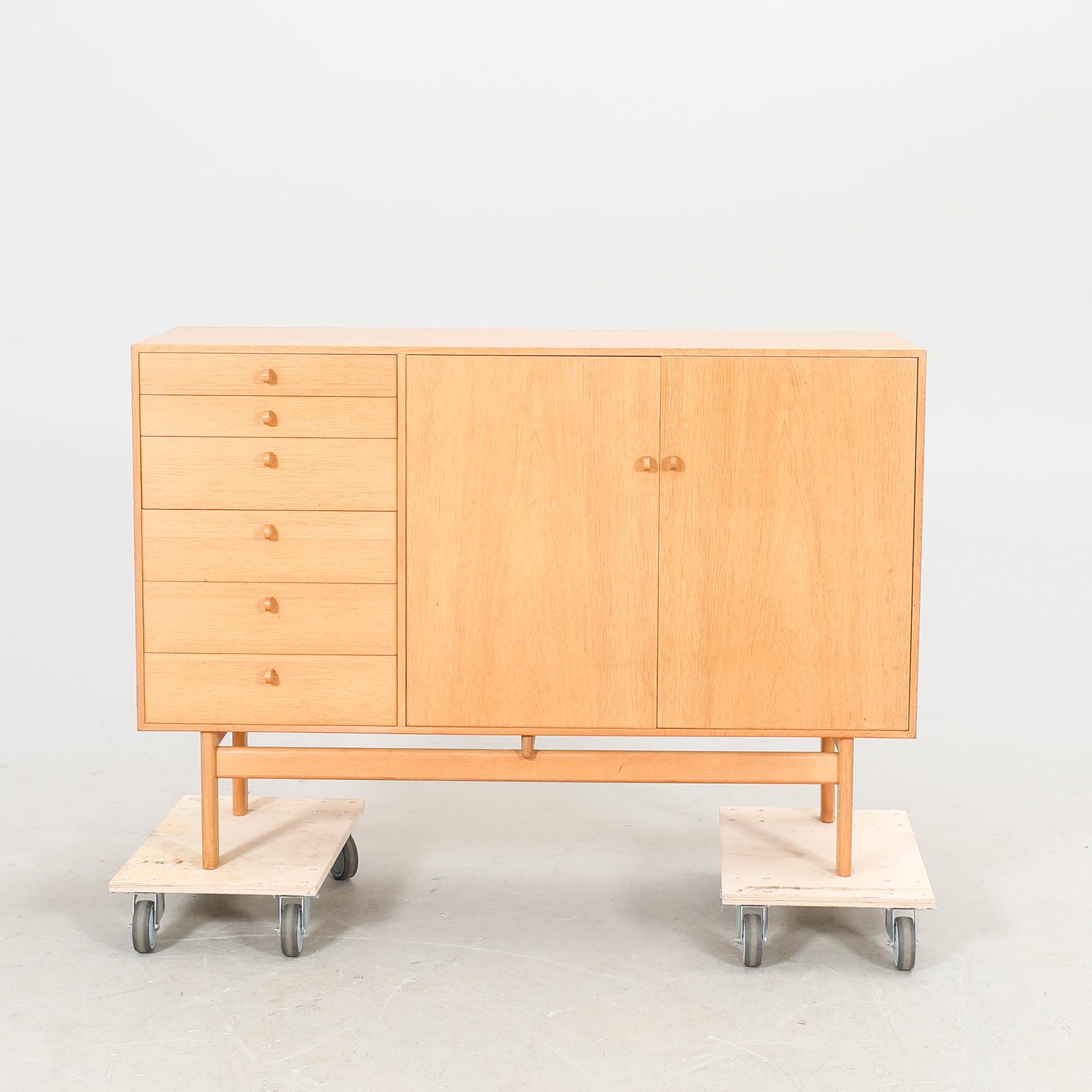 A Tove and Edvard Kindt Larsen oak sideboard from Säffle möbelfabrik 1960s.